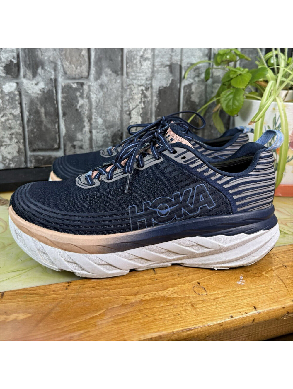 HOKA ONE ONE Bondi 6 Wide Blue/White/Pink Mesh Low Top Sneaker 1019272